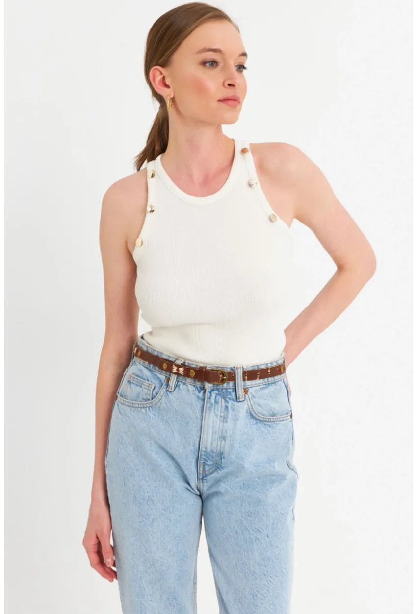 Kadın Beyaz Düğme Detaylı Kolsuz Kaşkorse Bluz TF55