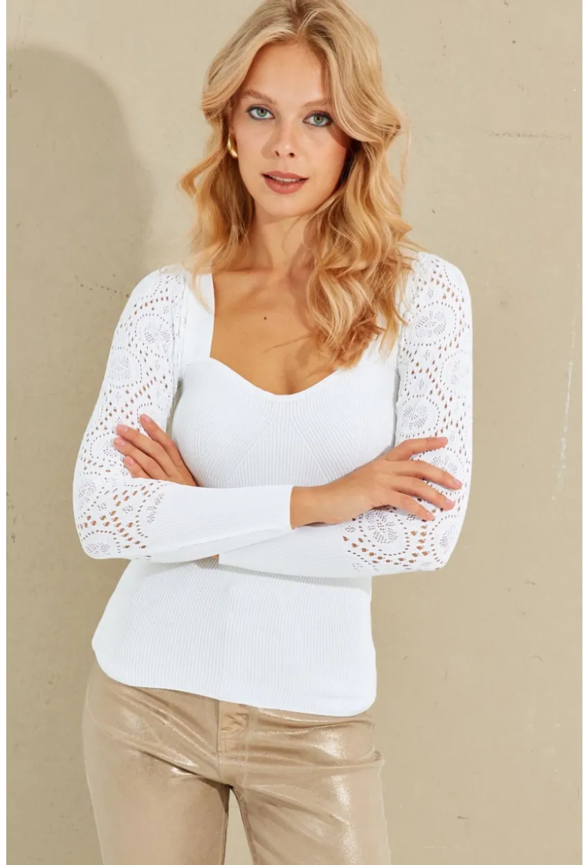 Kadın Beyaz Kalp Yaka Ajurlu Triko Bluz SMT217