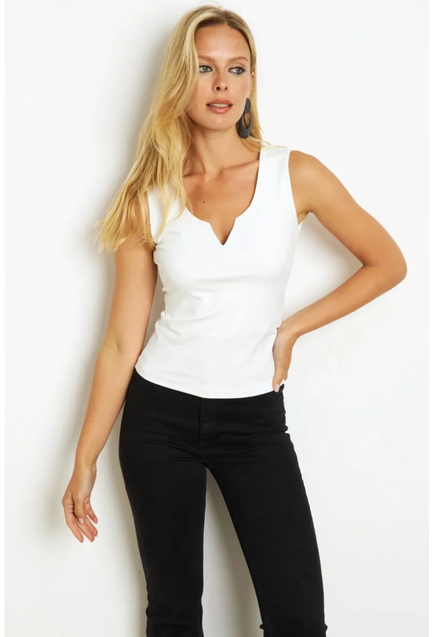Kadın Beyaz Kolsuz Bluz EY2712