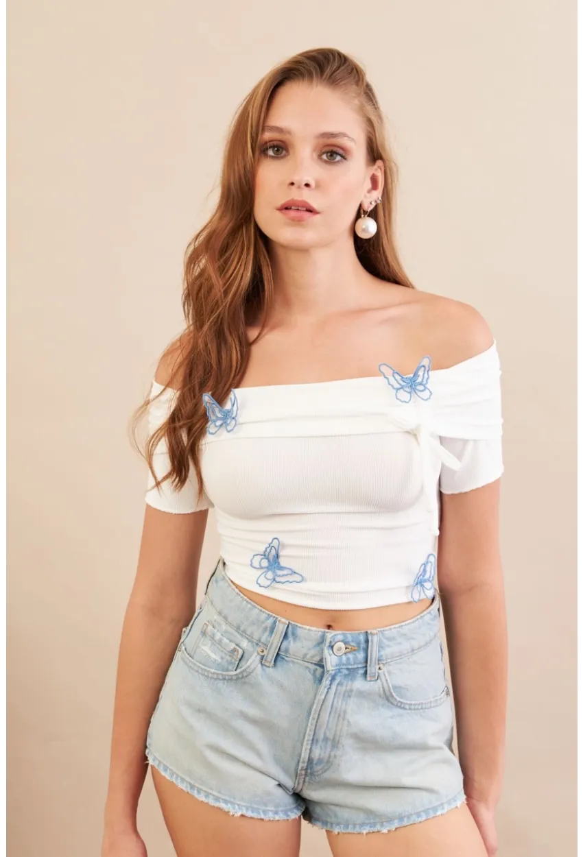Kadın Beyaz Madonna Yaka Kelebek Detaylı Bluz FLU7268