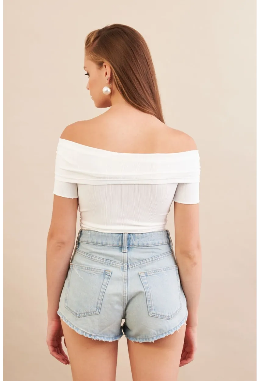 Kadın Beyaz Madonna Yaka Kelebek Detaylı Bluz FLU7268