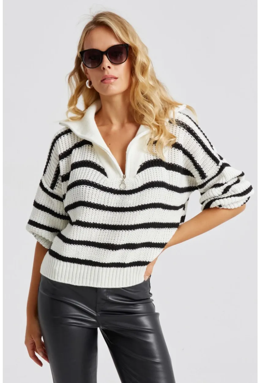 Kadın Beyaz-Siyah Fermuarlı Çizgili Kazak MSS133