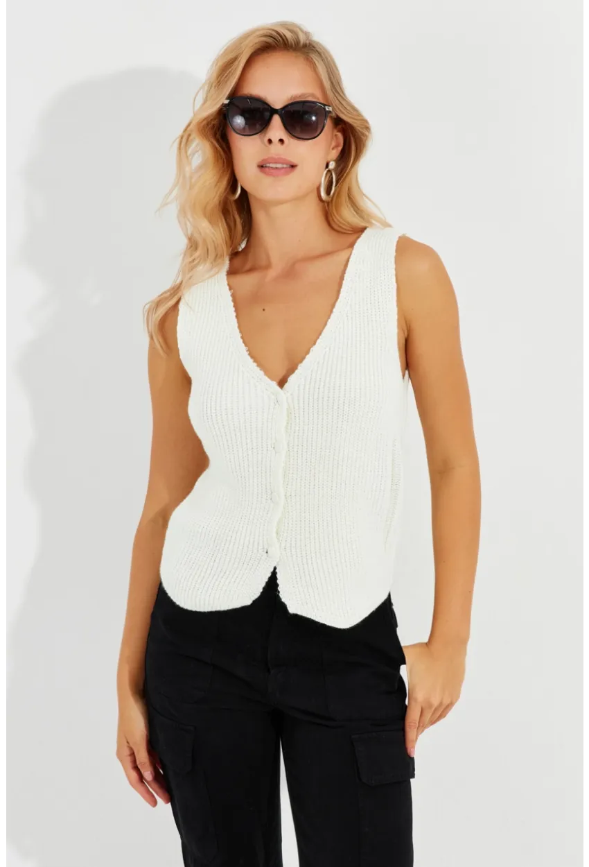 Kadın Beyaz Triko Düğmeli Yelek YV205-90