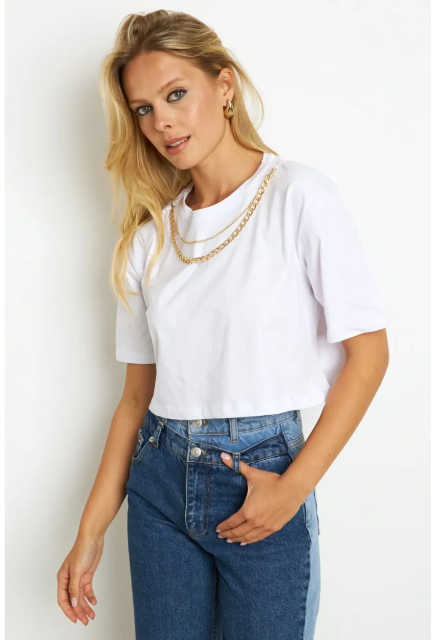 Kadın Beyaz Zincir Aksesuarlı Kısa T-Shirt HT109