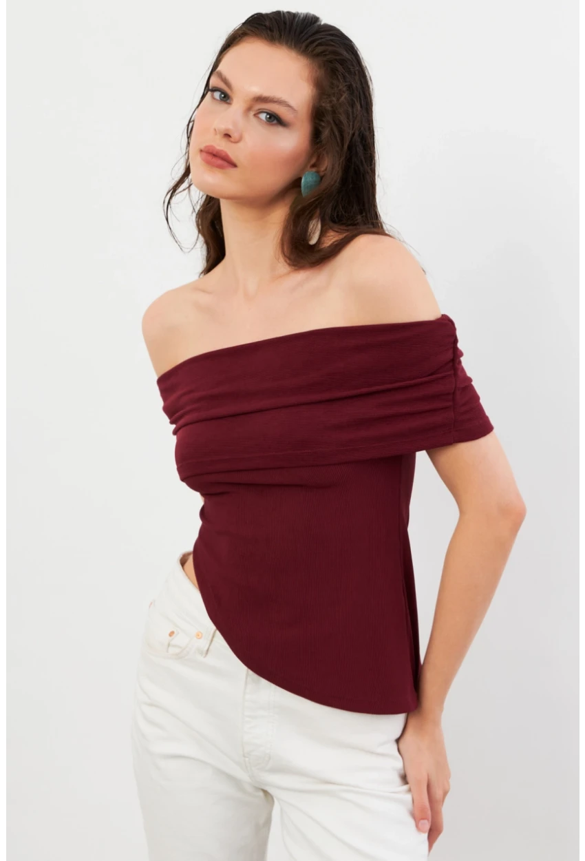 Kadın Bordo Asimetrik Madonna Yaka Bluz OPS4251