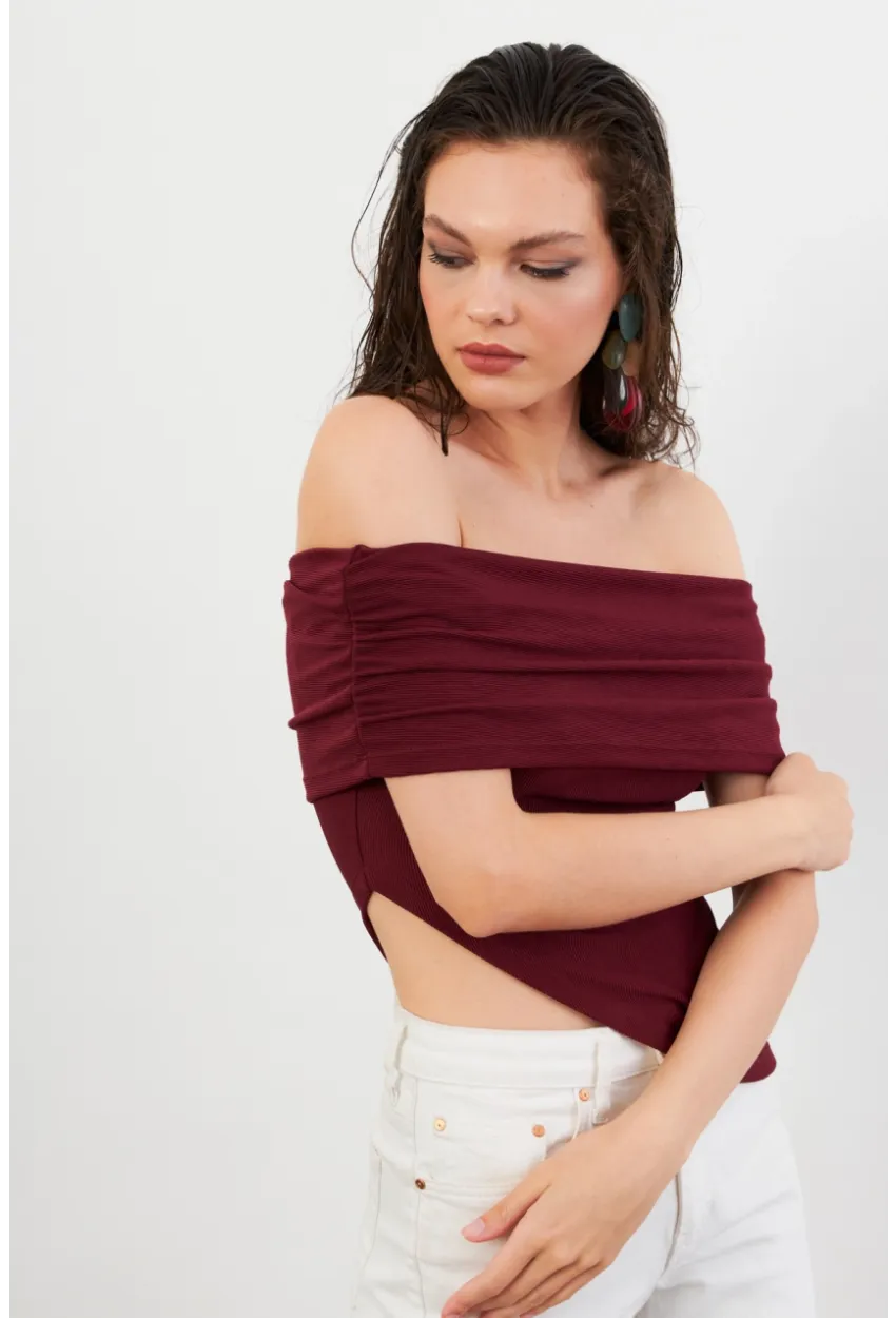Kadın Bordo Asimetrik Madonna Yaka Bluz OPS4251