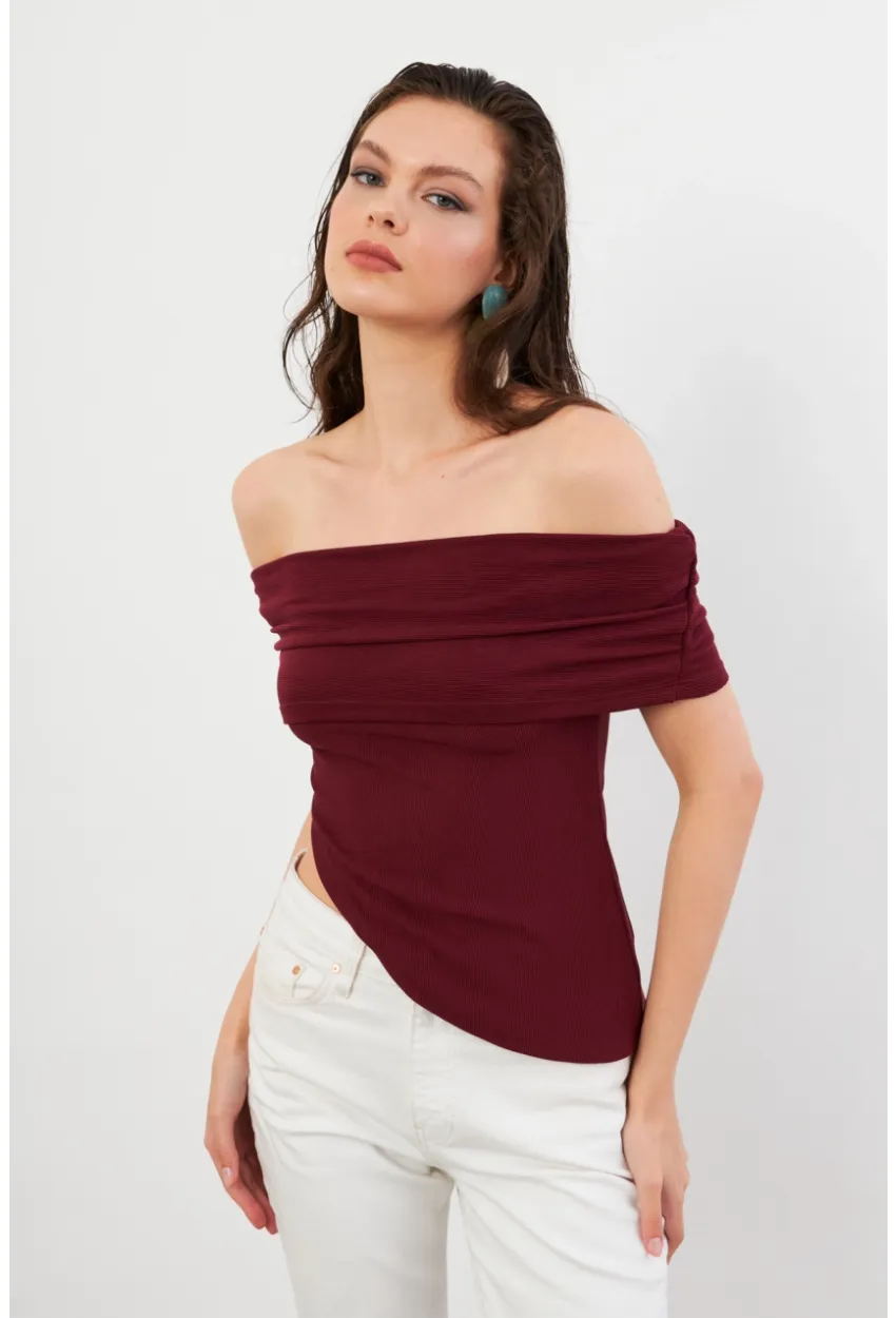 Kadın Bordo Asimetrik Madonna Yaka Bluz OPS4251