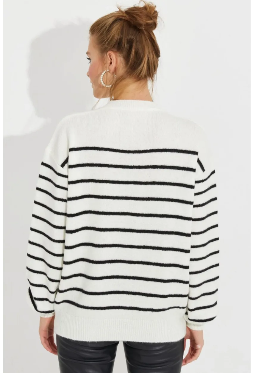 Kadın Ekru Çizgili Triko Kazak SMT219