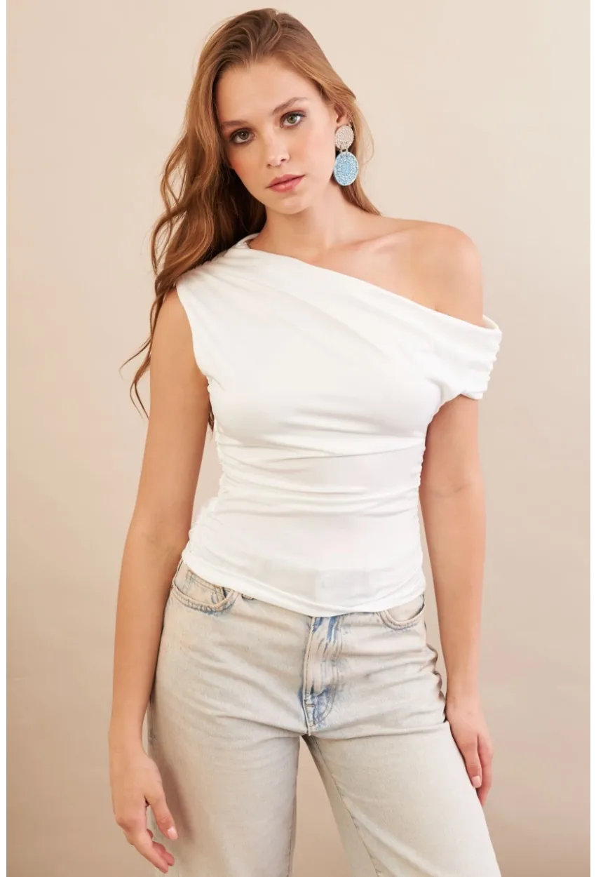 Kadın Ekru Degaje Yaka Büzgülü Bluz FRY2320