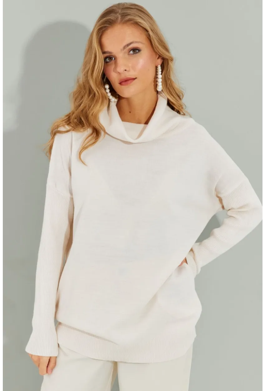 Kadın Ekru Degaje Yaka Cepli Triko Kazak YZ519