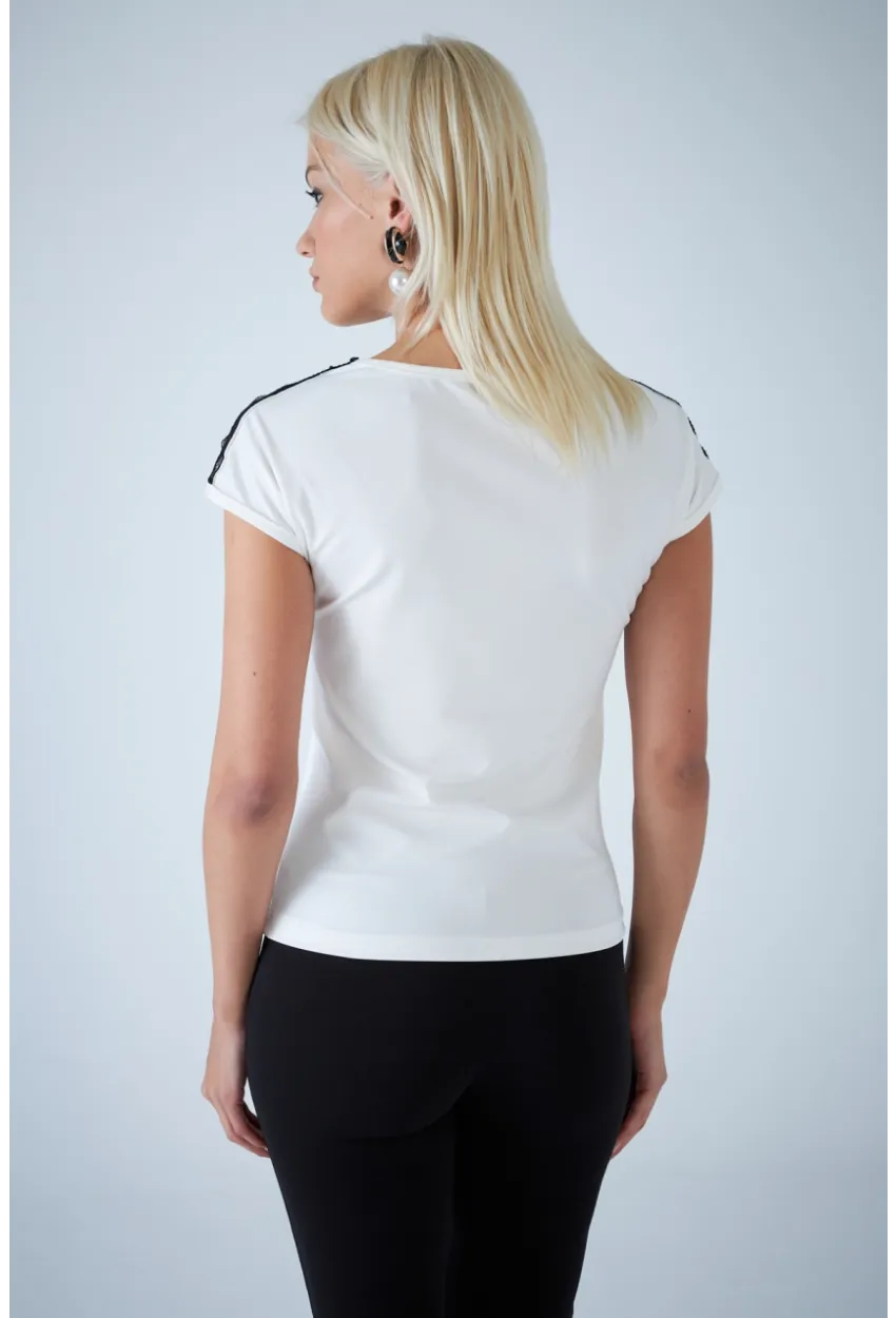 Kadın Ekru V Yaka Dantel Detaylı Bluz EY3133