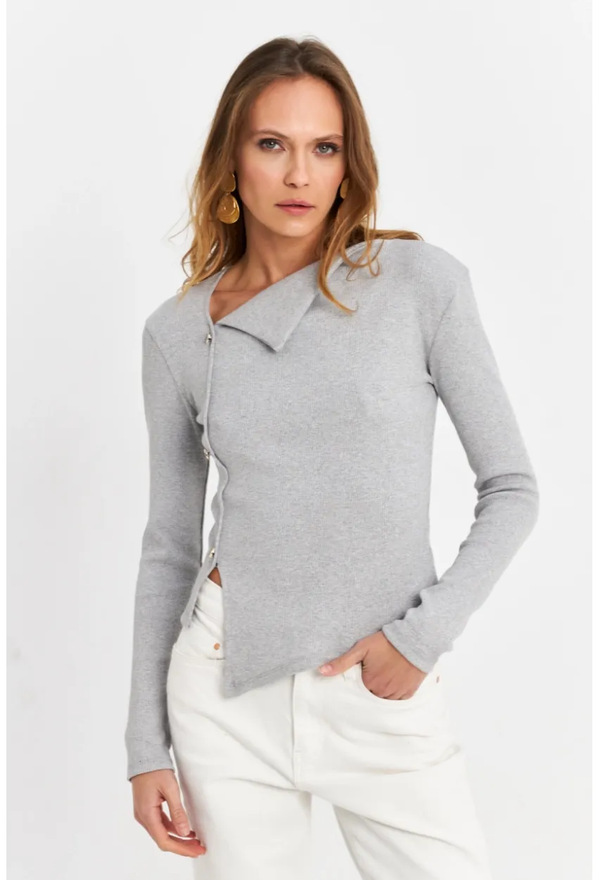 Kadın Gri Düğme Aksesuarlı Çapraz Yaka Bluz TF52