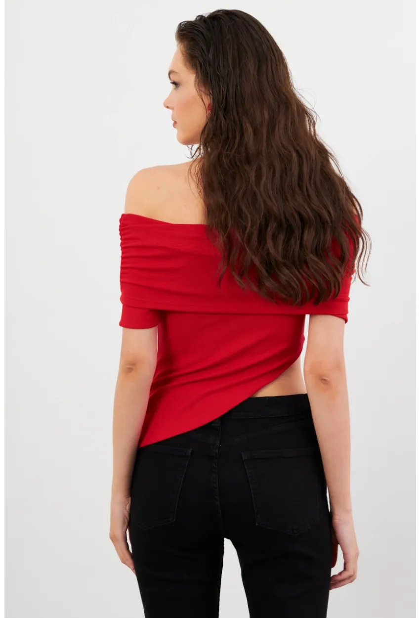 Kadın Kırmızı Asimetrik Madonna Yaka Bluz OPS4251