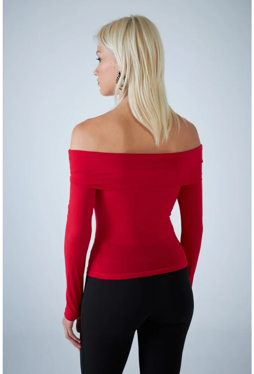 Kadın Kırmızı Halka Aksesuarlı Madonna Yaka Crop Bluz COL3043