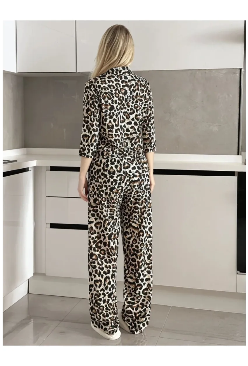 Kadın Leopar Desenli Pijama Takımı – Düğmeli Üst, Rahat Kesim Alt