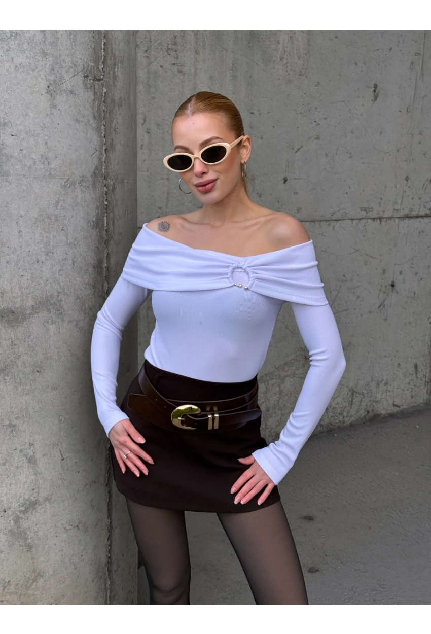 Kadın Madonna Yaka Halka Detay Beyaz Bluz