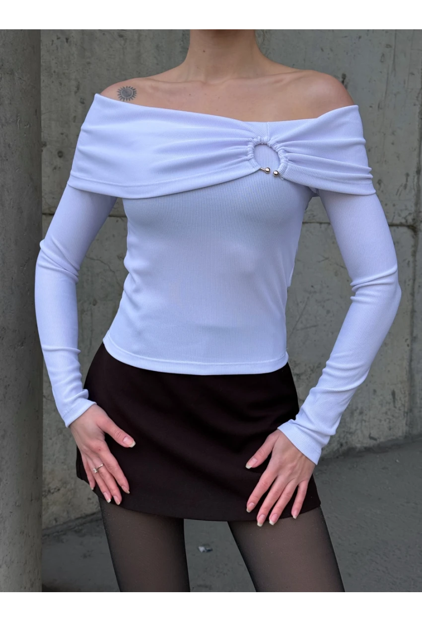 Kadın Madonna Yaka Halka Detay Beyaz Bluz
