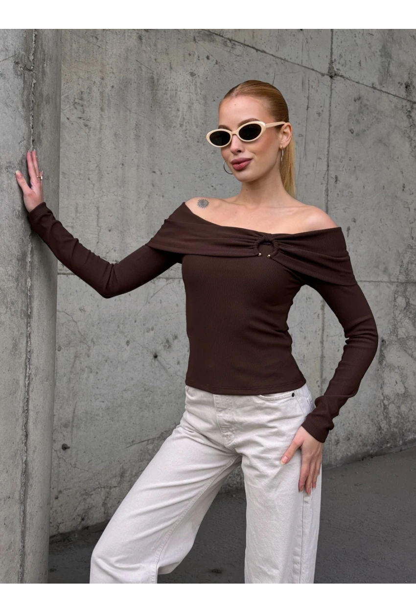 Kadın Madonna Yaka Halka Detay Bluz