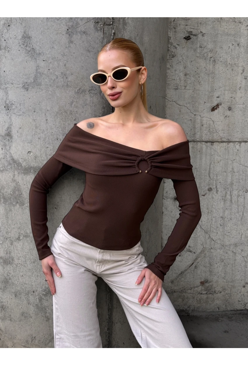 Kadın Madonna Yaka Halka Detay Bluz