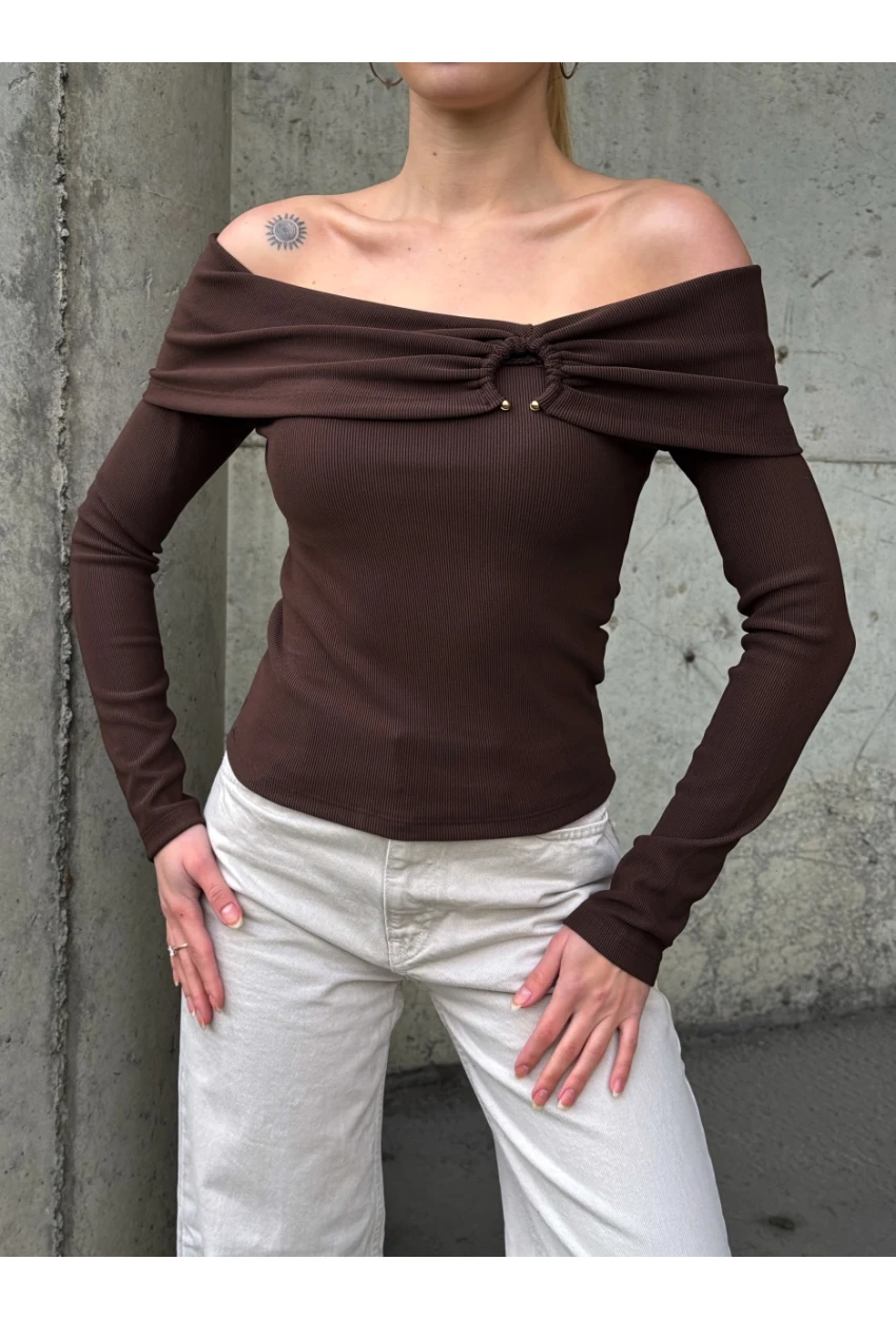 Kadın Madonna Yaka Halka Detay Bluz