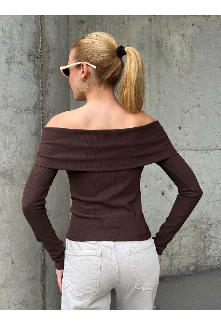 Kadın Madonna Yaka Halka Detay Bluz