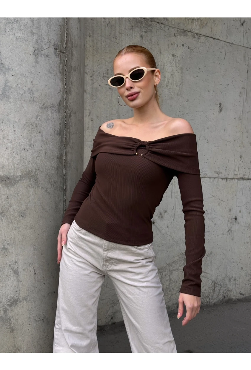 Kadın Madonna Yaka Halka Detay Bluz