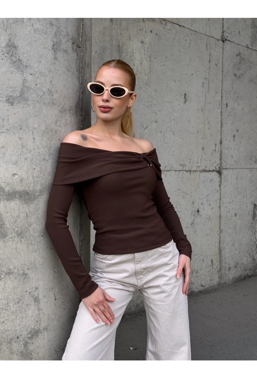 Kadın Madonna Yaka Halka Detay Bluz