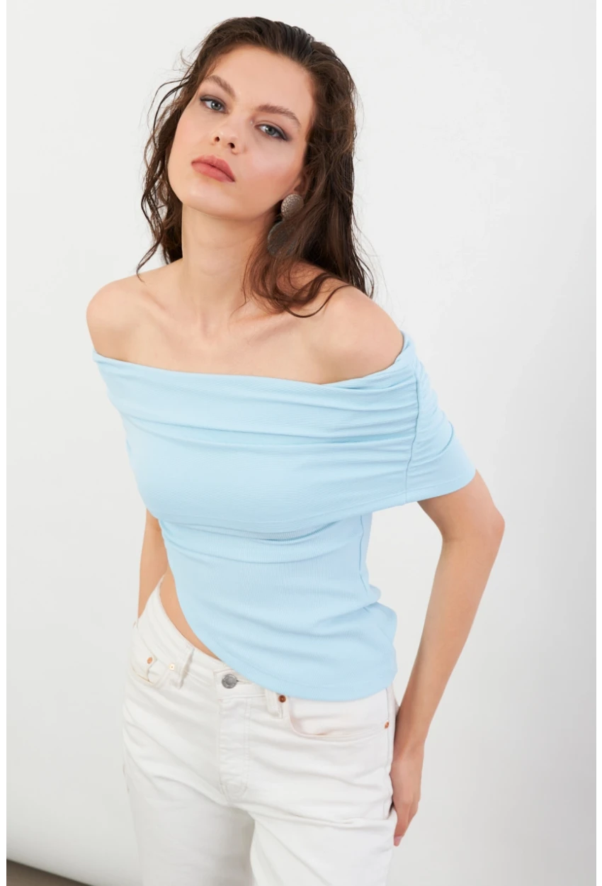 Kadın Mavi Asimetrik Madonna Yaka Bluz OPS4251