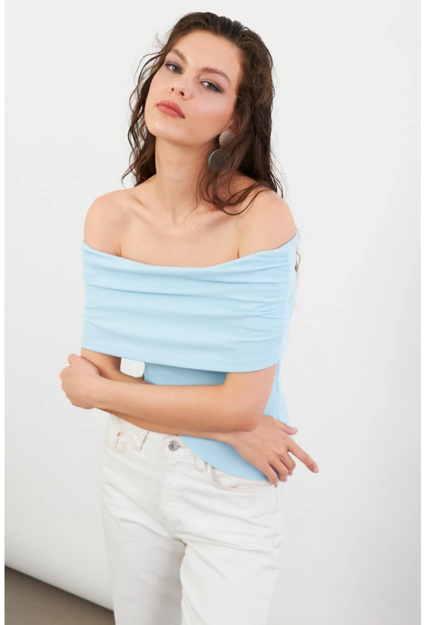 Kadın Mavi Asimetrik Madonna Yaka Bluz OPS4251