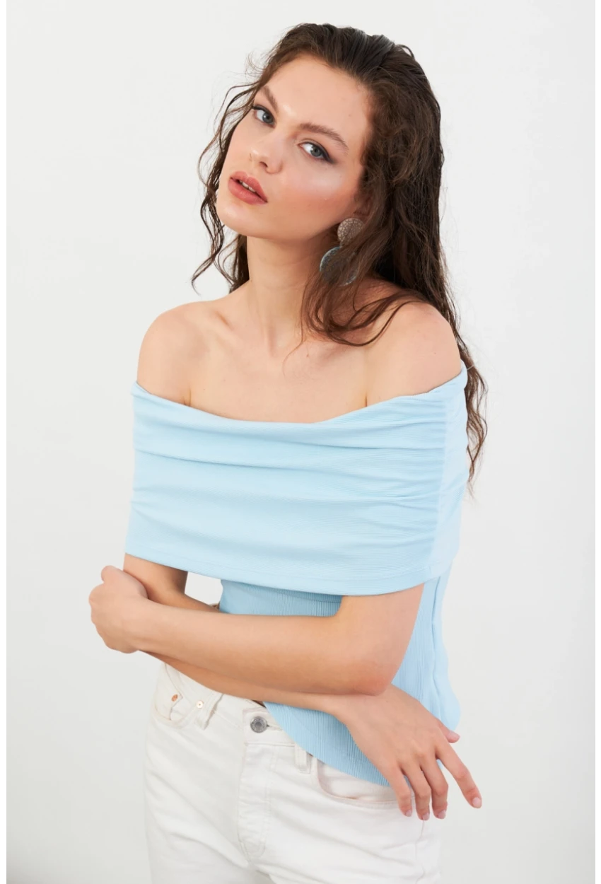 Kadın Mavi Asimetrik Madonna Yaka Bluz OPS4251