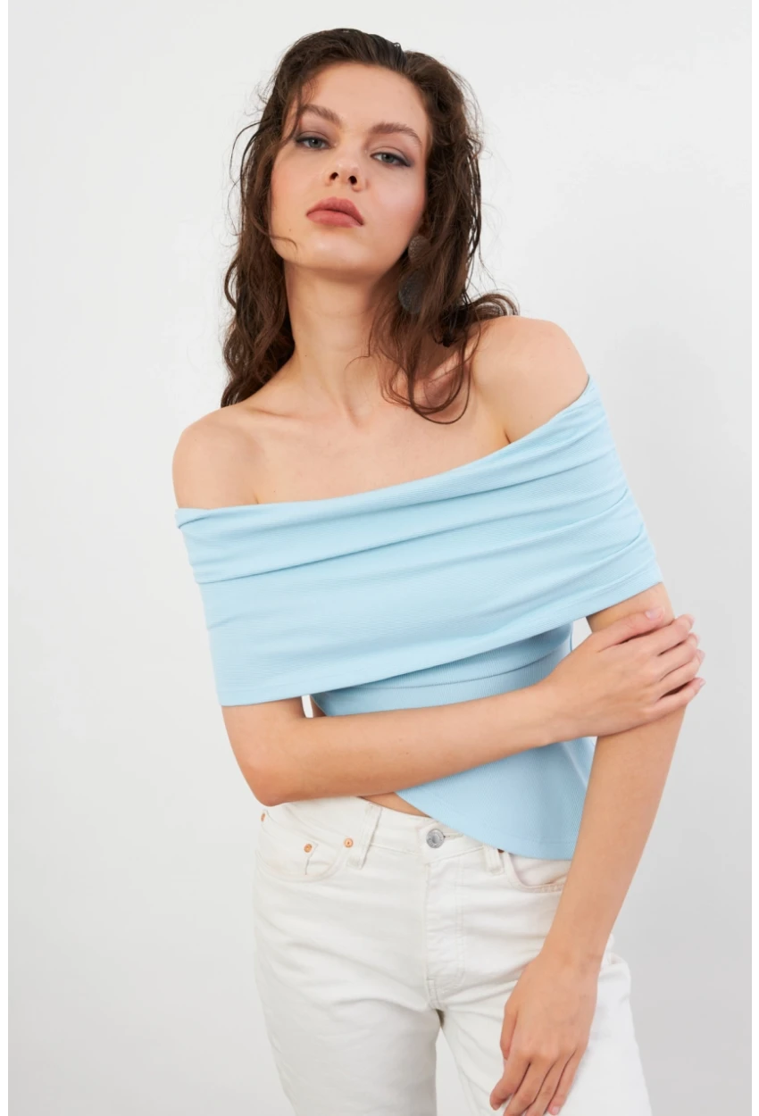 Kadın Mavi Asimetrik Madonna Yaka Bluz OPS4251