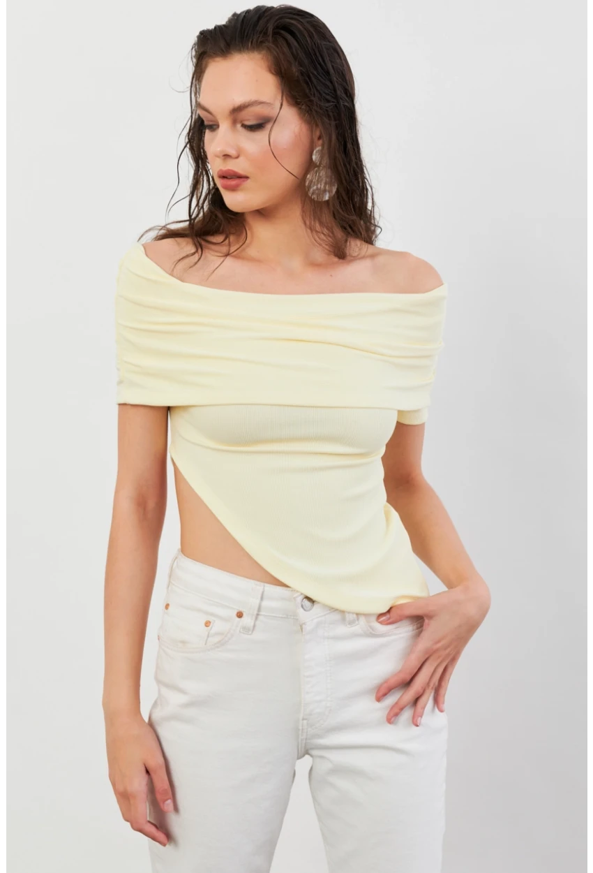 Kadın Sarı Asimetrik Madonna Yaka Bluz OPS4251