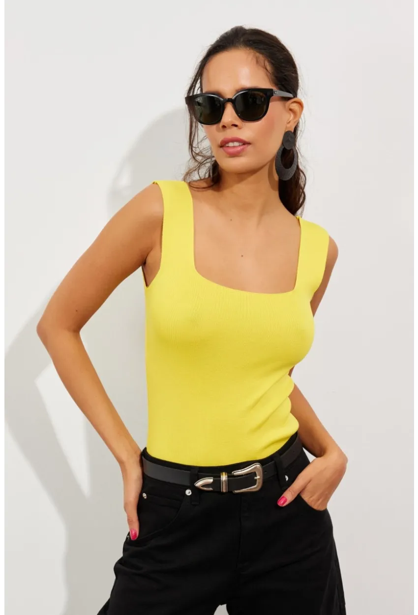 Kadın Sarı Kare Yaka Triko Bluz YV87