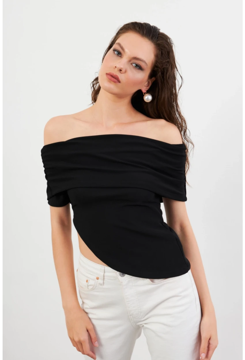 Kadın Siyah Asimetrik Madonna Yaka Bluz OPS4251