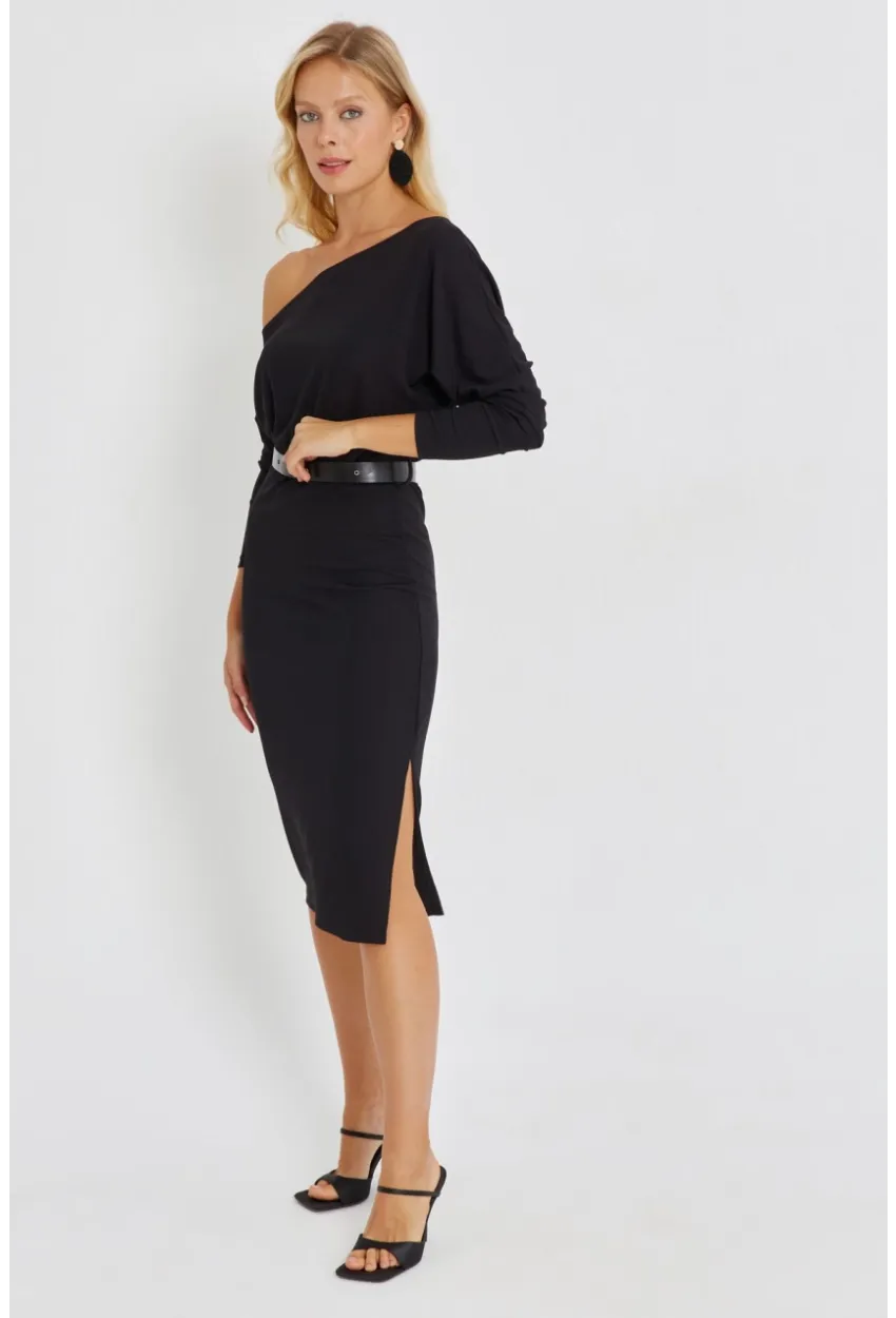 Kadın Siyah Asimetrik Yaka Kemerli Midi Elbise KED4043