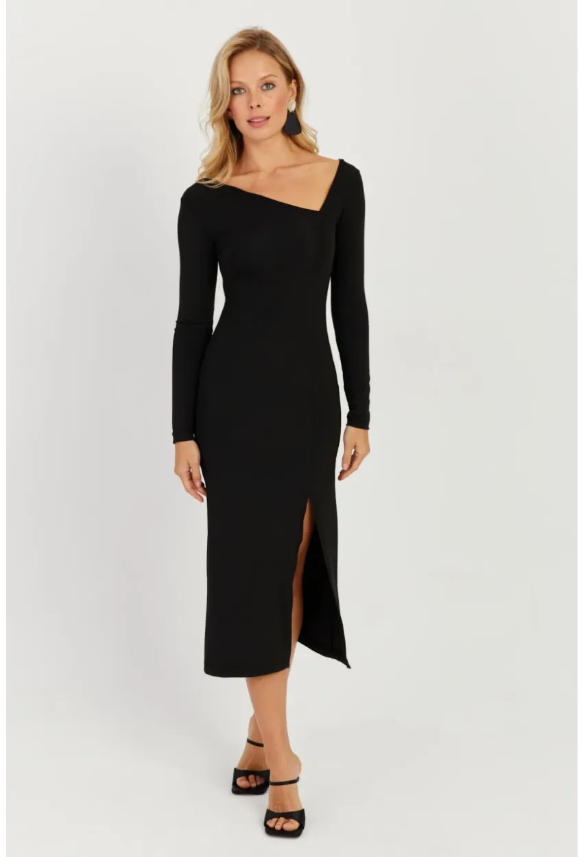 Kadın Siyah Asimetrik Yaka Yırtmaçlı Midi Elbise EY2708