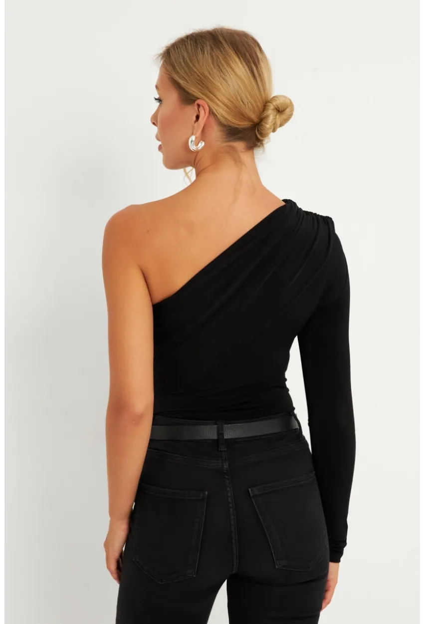 Kadın Siyah Çapraz Yaka Tek Kol Çıtçıtlı Body B5009