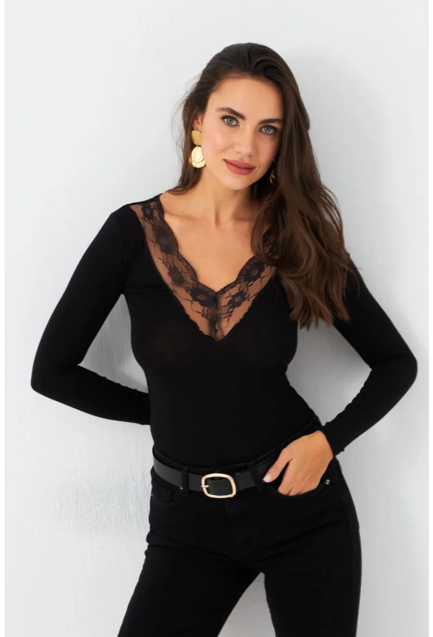 Kadın Siyah Dantel Detaylı Bluz EY2951