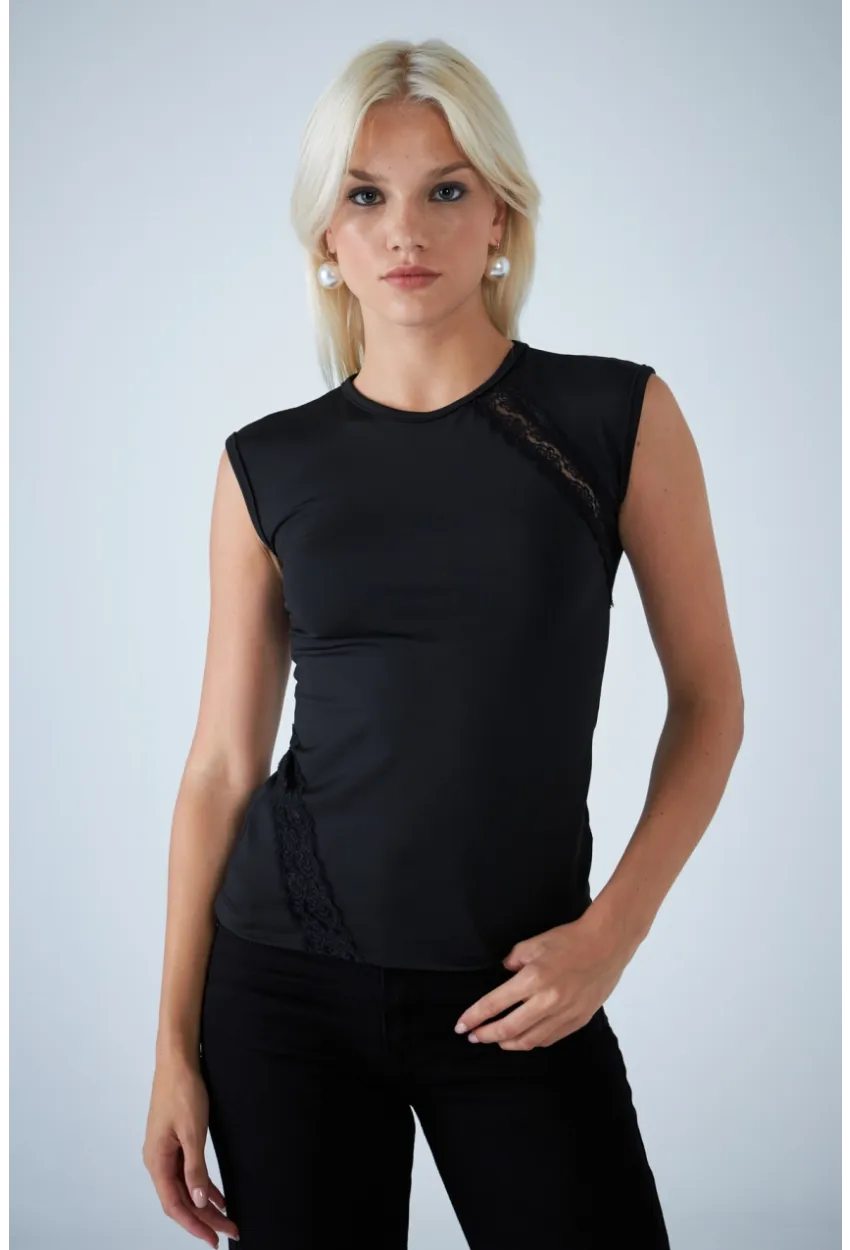 Kadın Siyah Dantel Detaylı Bluz EY3136