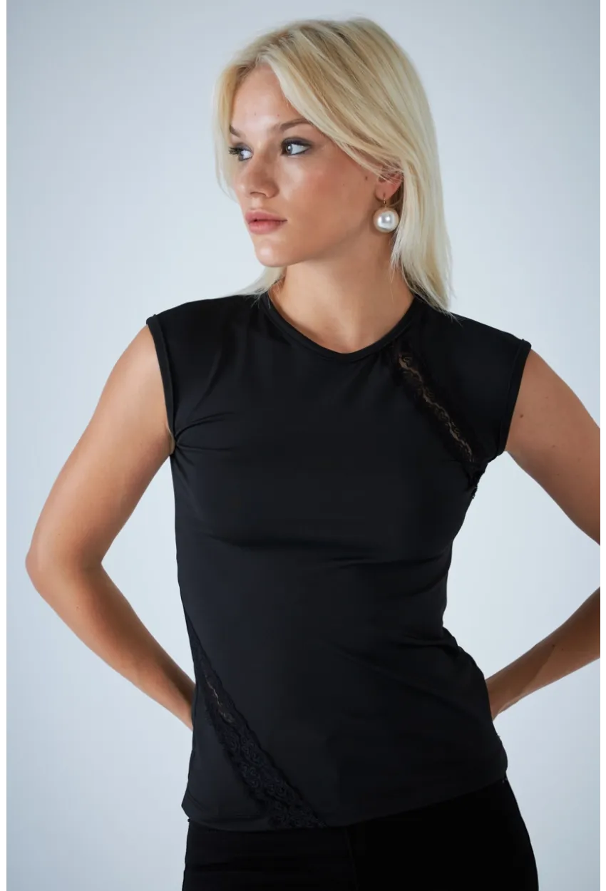 Kadın Siyah Dantel Detaylı Bluz EY3136