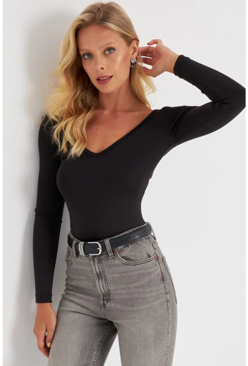 Kadın Siyah Dantel Detaylı V Yaka Bluz EY2672