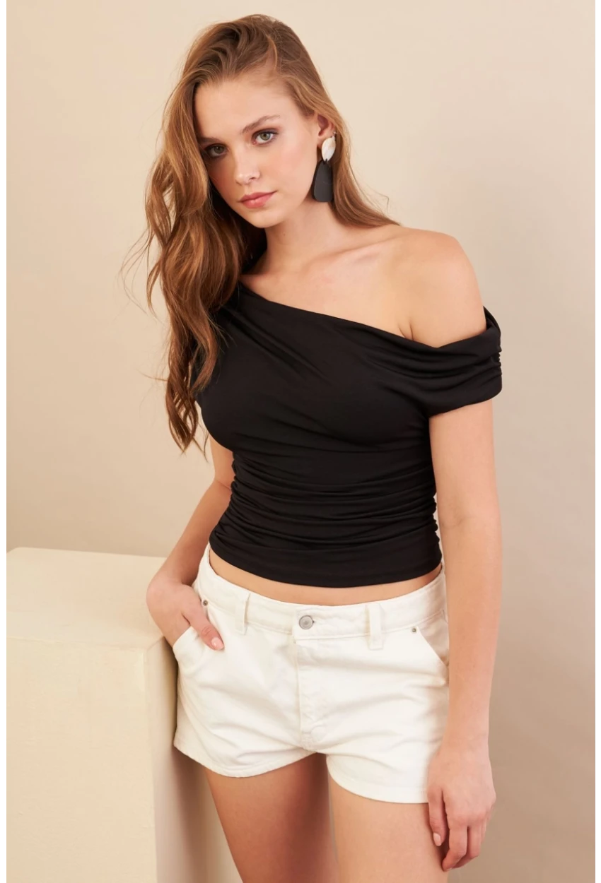 Kadın Siyah Degaje Yaka Büzgülü Bluz FRY2320