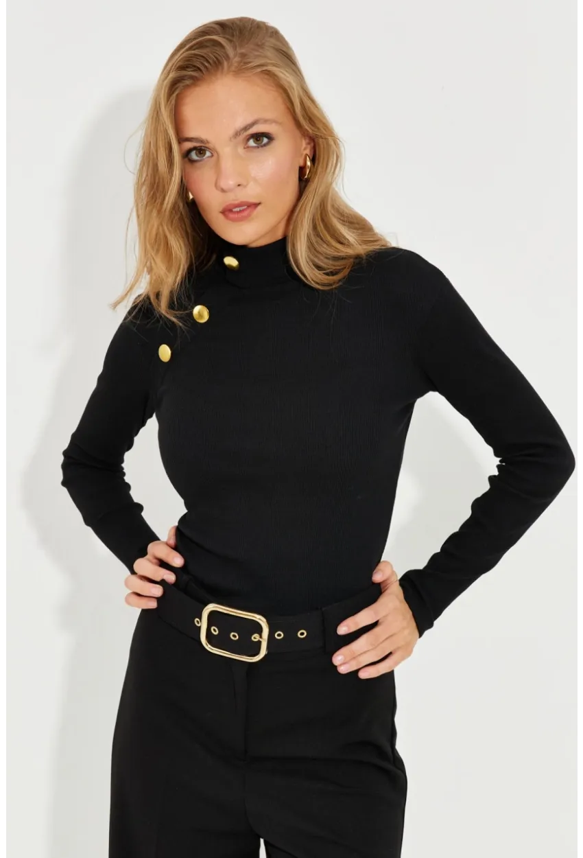 Kadın Siyah Düğme Aksesuarlı Kaşkorse Bluz EY2579