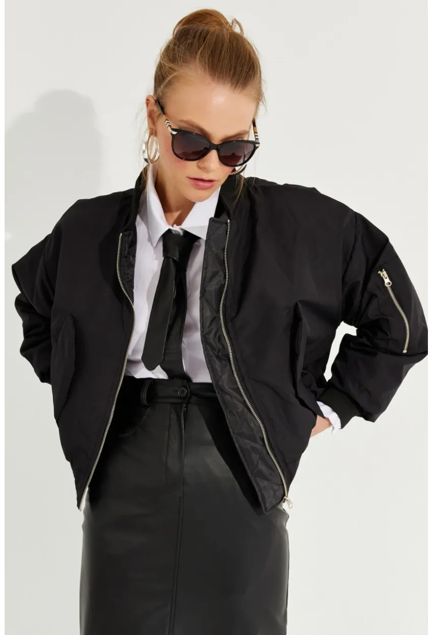 Kadın Siyah Fermuarlı Bomber Mont QRS8367