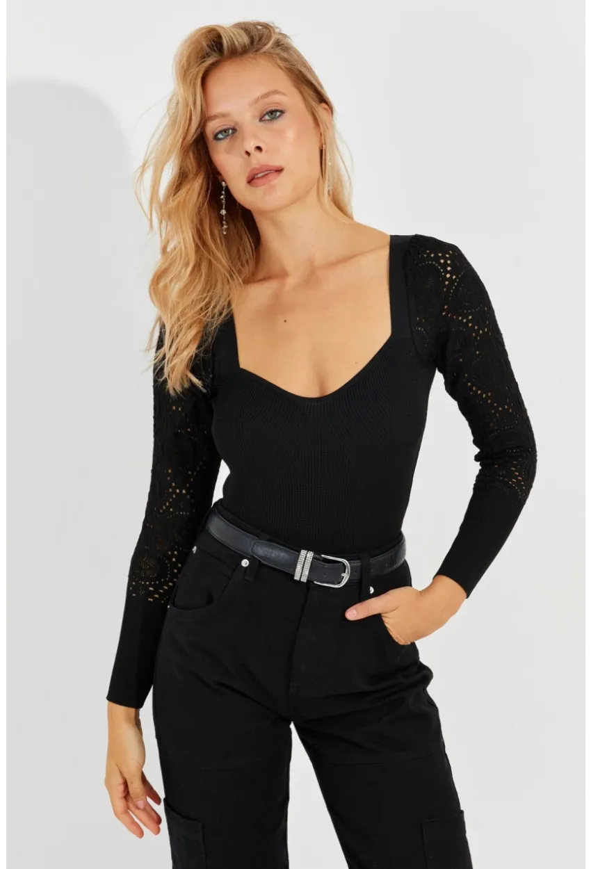 Kadın Siyah Kalp Yaka Ajurlu Triko Bluz SMT217