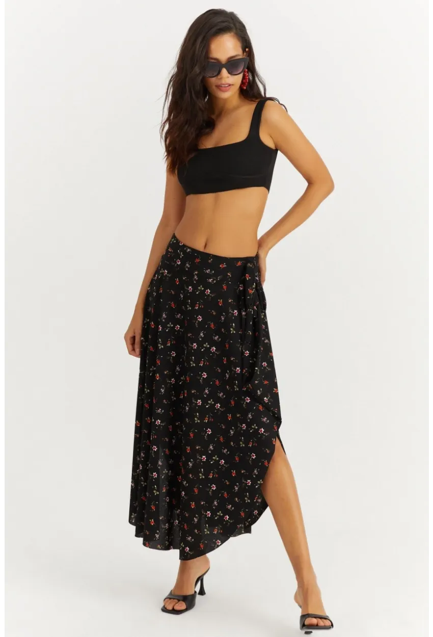 Kadın Siyah-Kırmızı Çiçekli Asimetrik Etek LV81