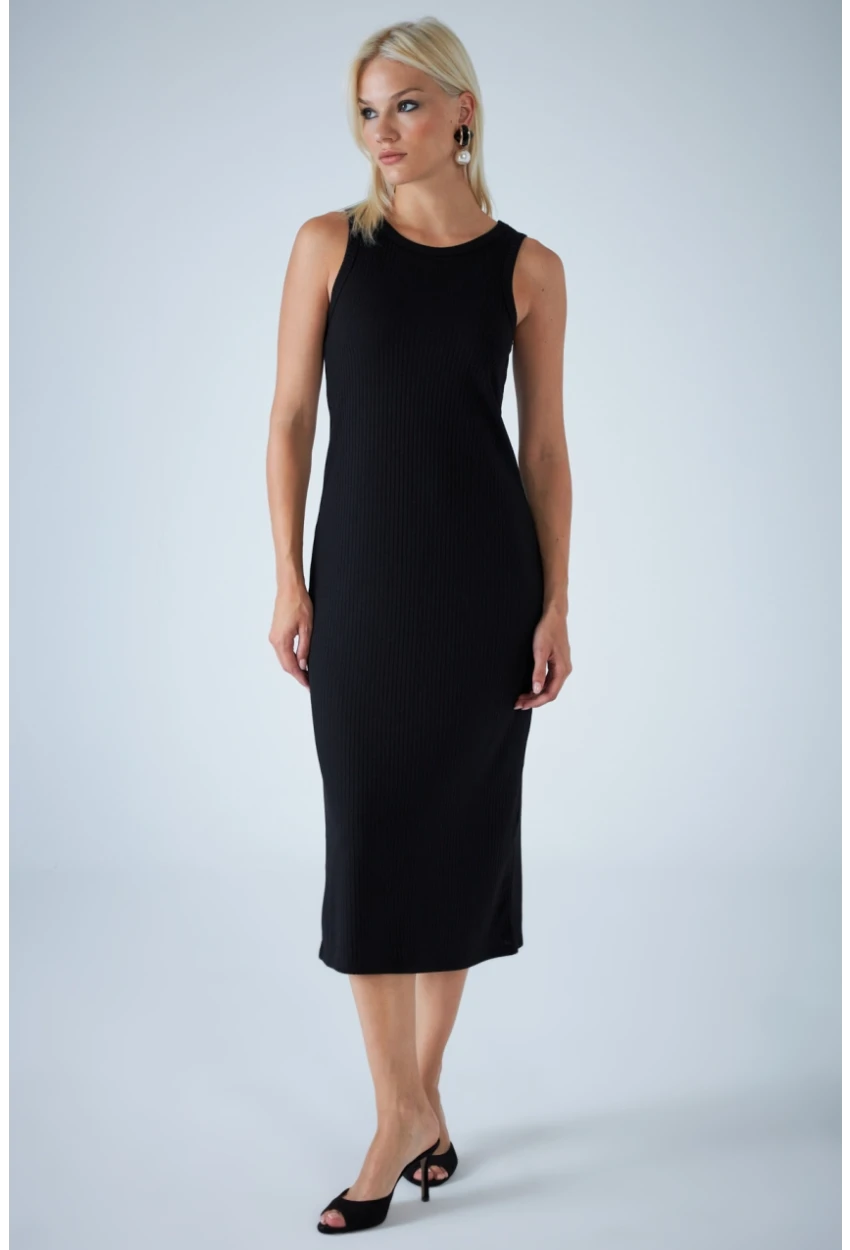 Kadın Siyah Kolsuz Yırtmaçlı Midi Elbise AYD418