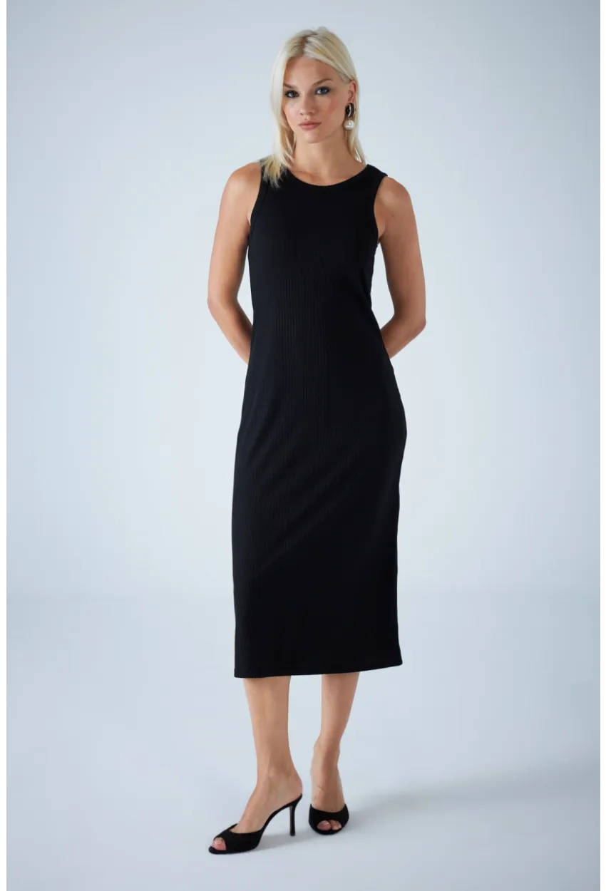 Kadın Siyah Kolsuz Yırtmaçlı Midi Elbise AYD418
