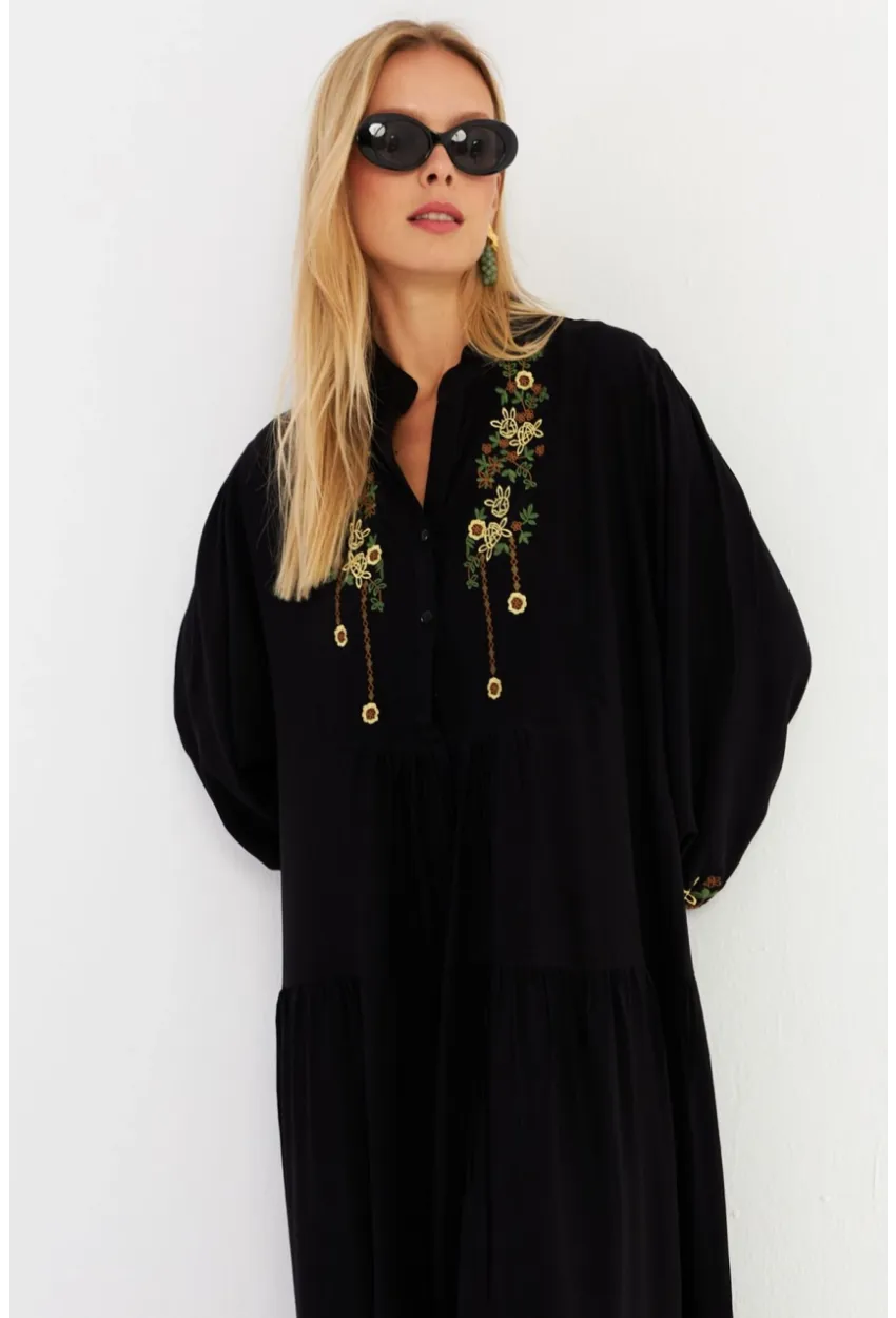 Kadın Siyah Nakışlı Volanlı Maxi Elbise MALO6