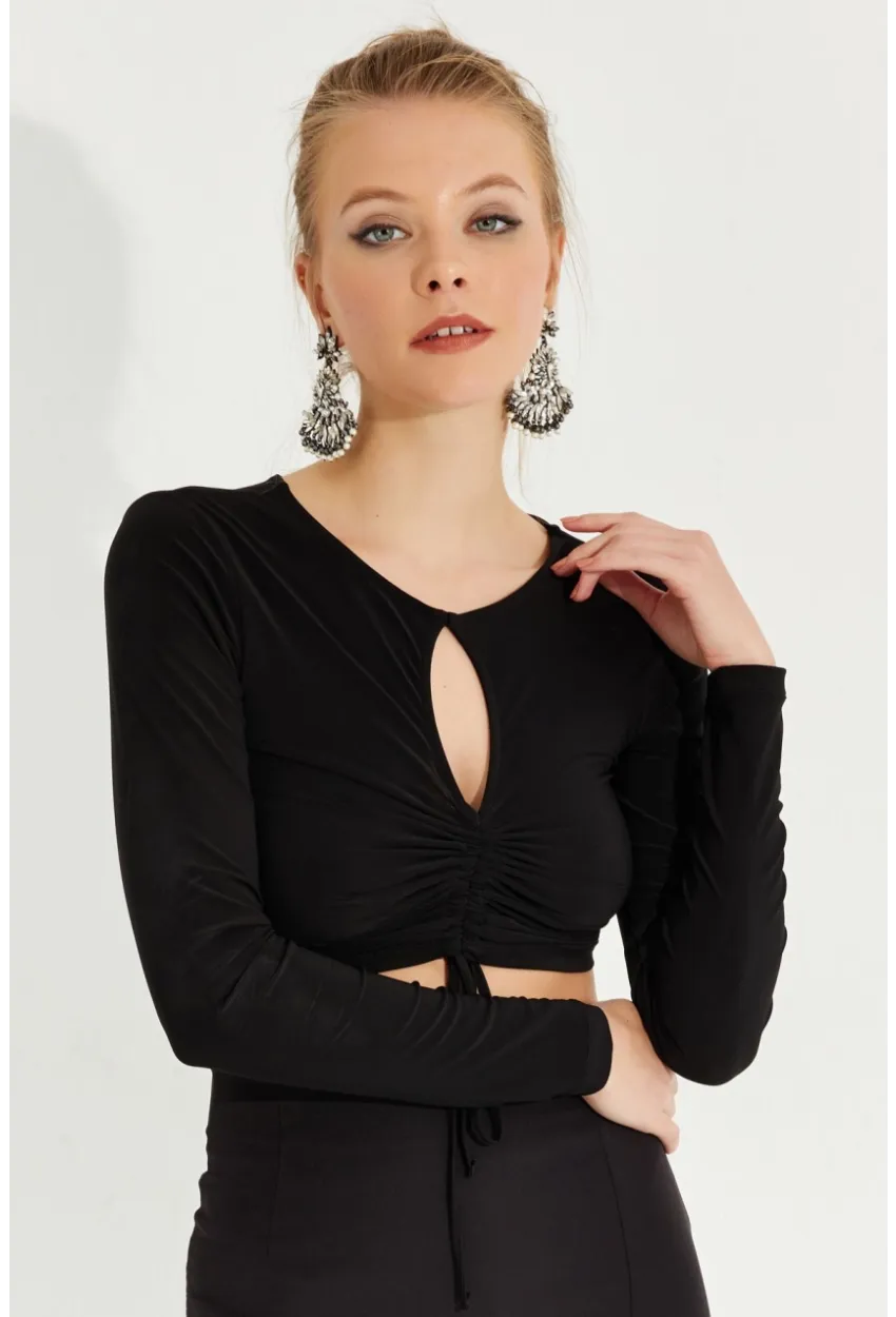 Kadın Siyah Önü Damla Büzgülü Crop Bluz AYD246